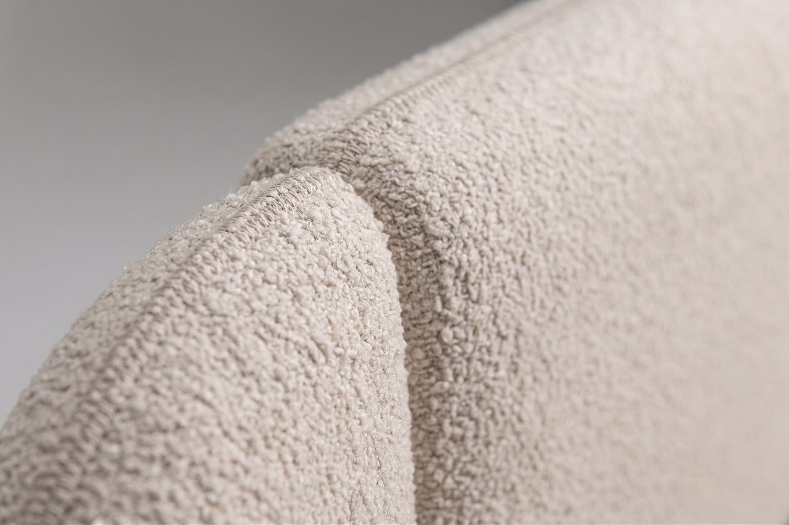 Кровать двуспальная в обивке премиум букле с широким изголовьем Lavena